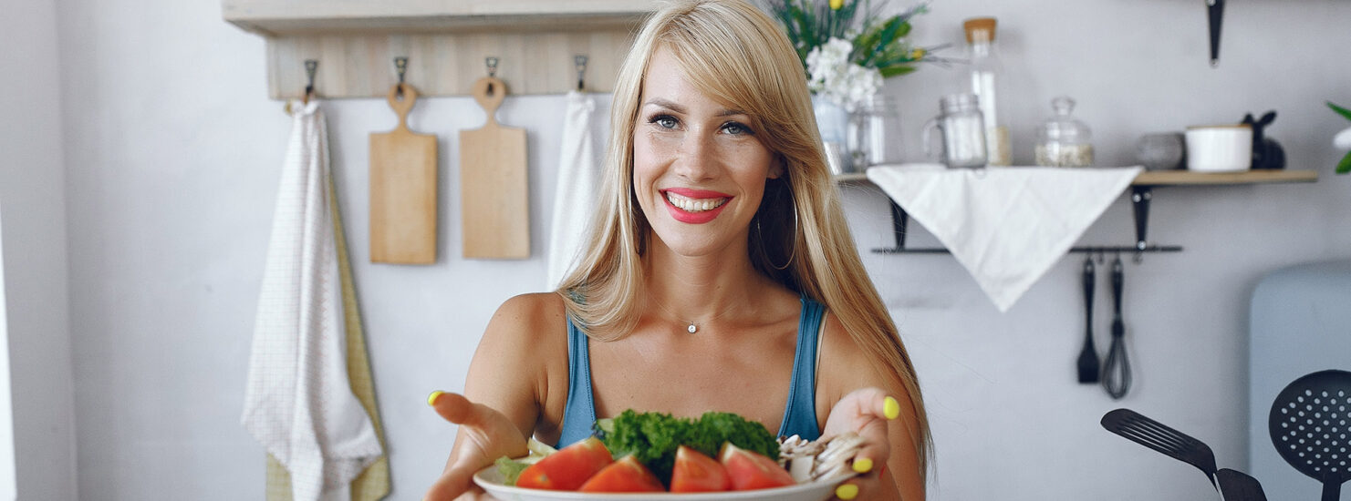 sporty-girl-kitchen-with-vegetables
